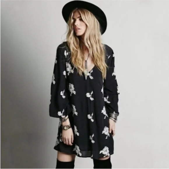 Free People Austin embroidered mini dress Sz.M - Picture 3 of 6